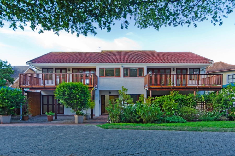 6 Bedroom Property for Sale in Leisure Isle Western Cape